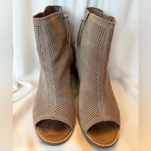 Tom’s Seude Leather Booties Size 10 Great Condition